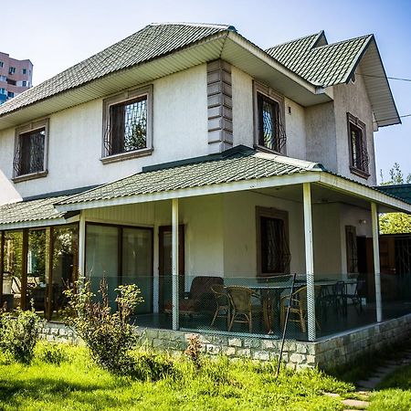 "European" Backpackers Hostel In Almaty Luaran gambar