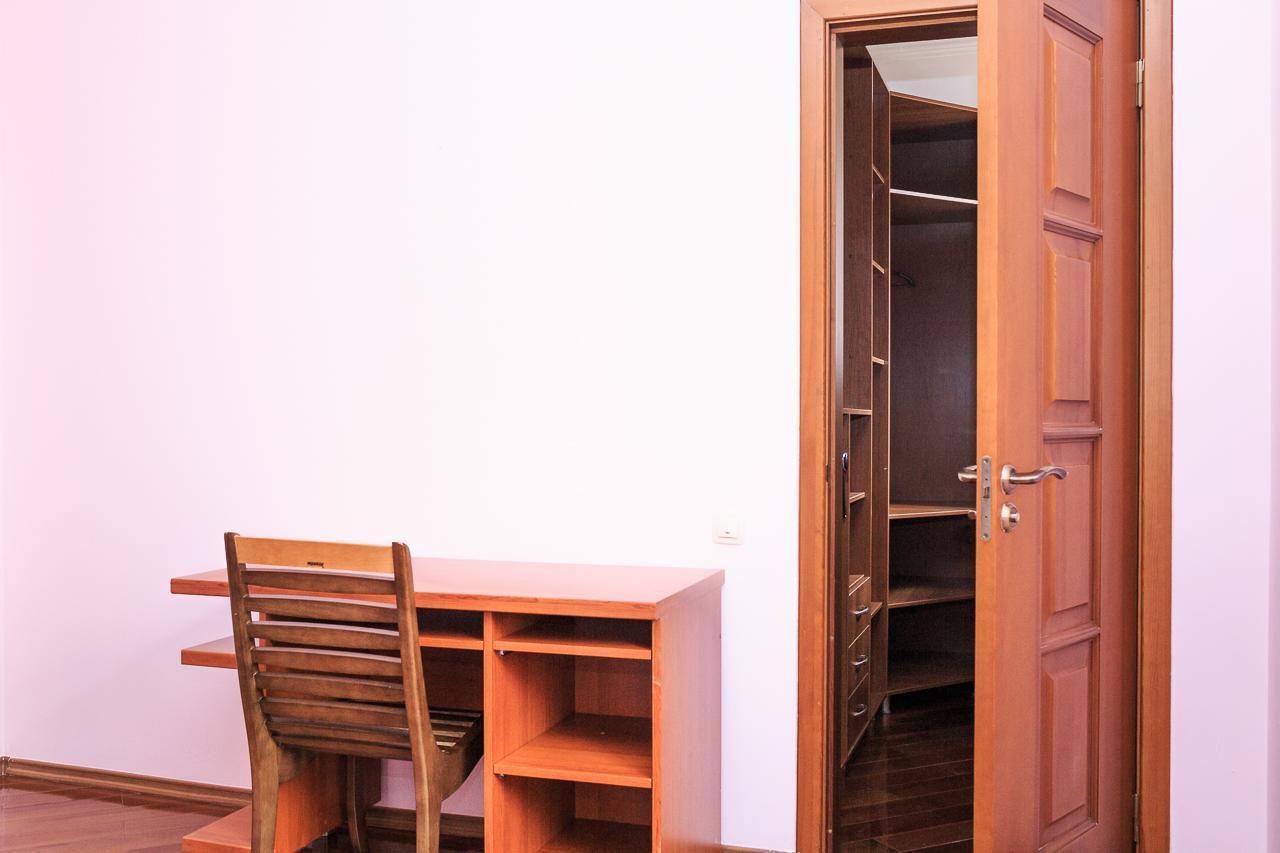 "European" Backpackers Hostel In Almaty Luaran gambar