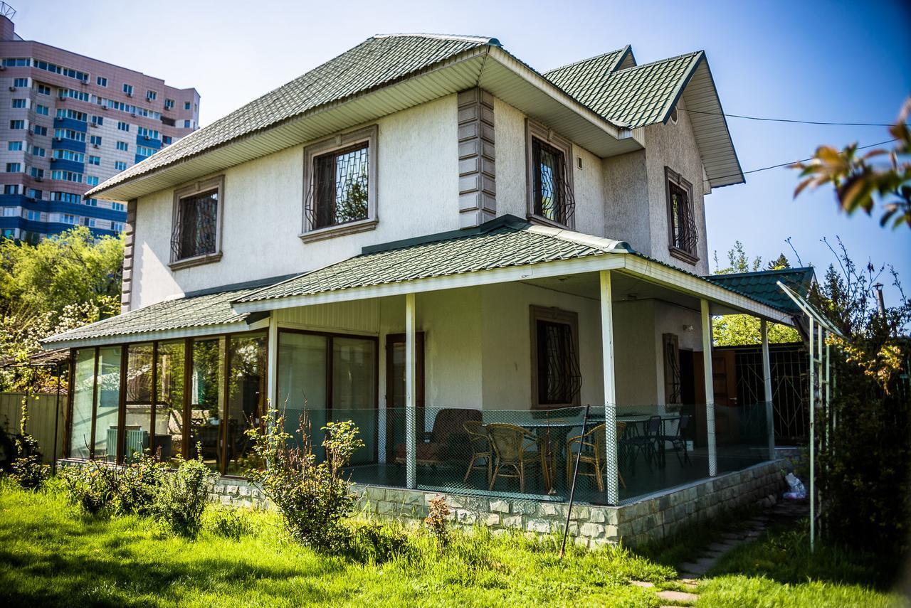 "European" Backpackers Hostel In Almaty Luaran gambar