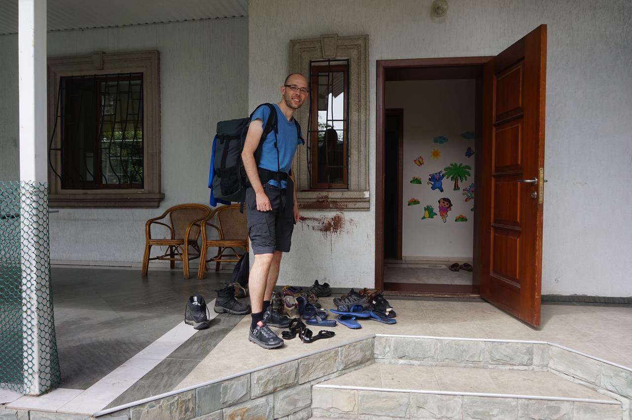 "European" Backpackers Hostel In Almaty Luaran gambar