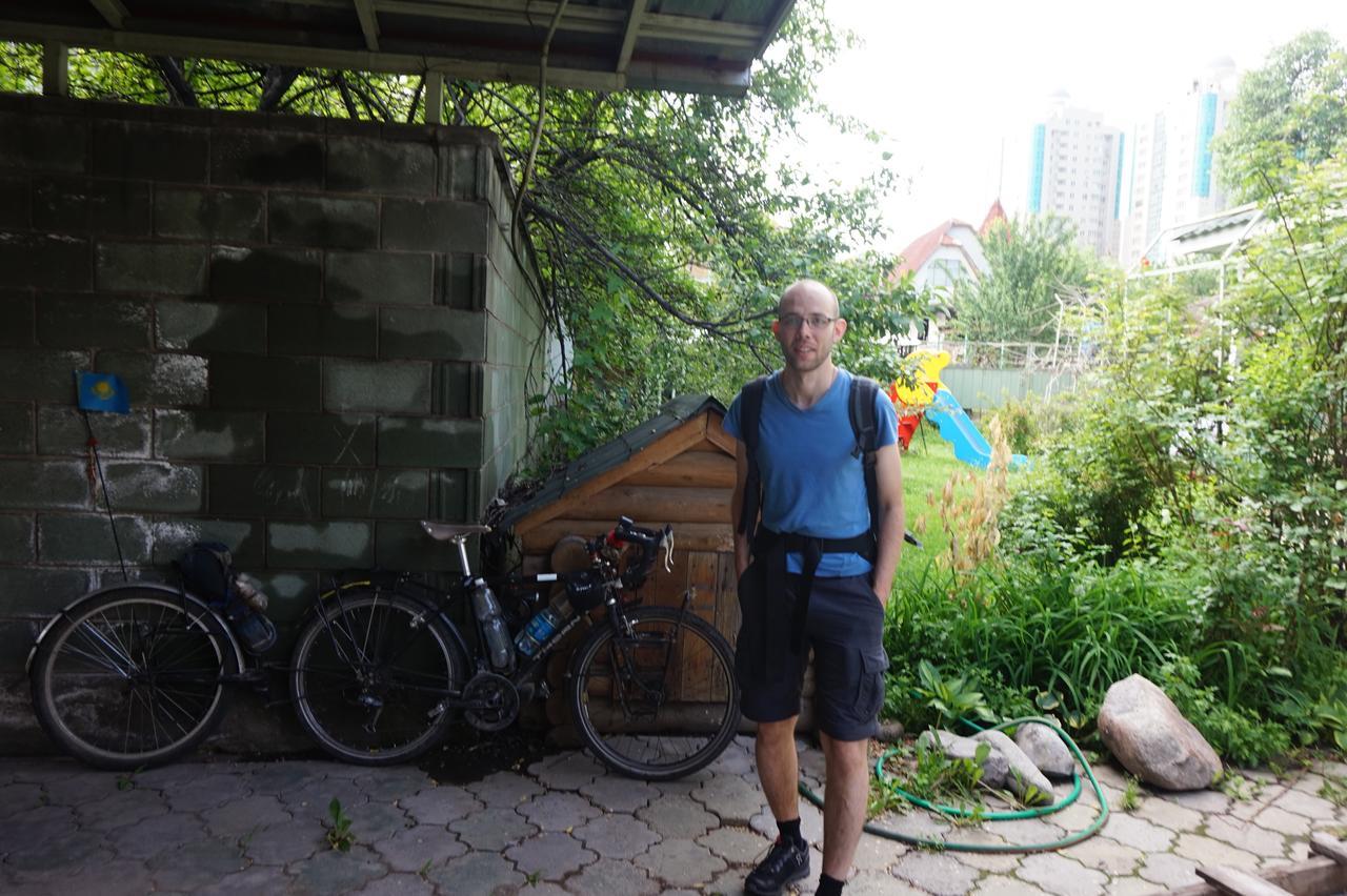 "European" Backpackers Hostel In Almaty Luaran gambar