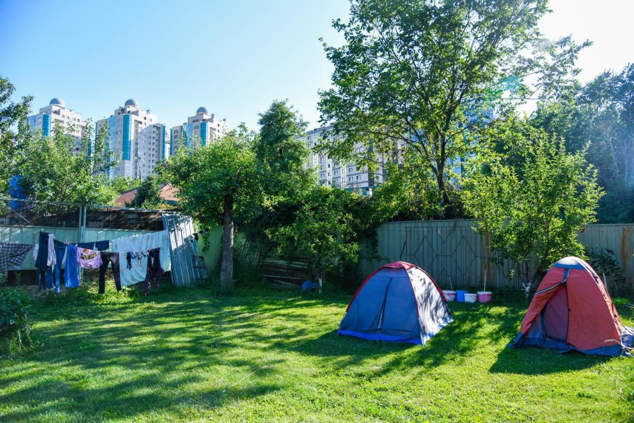 "European" Backpackers Hostel In Almaty Luaran gambar