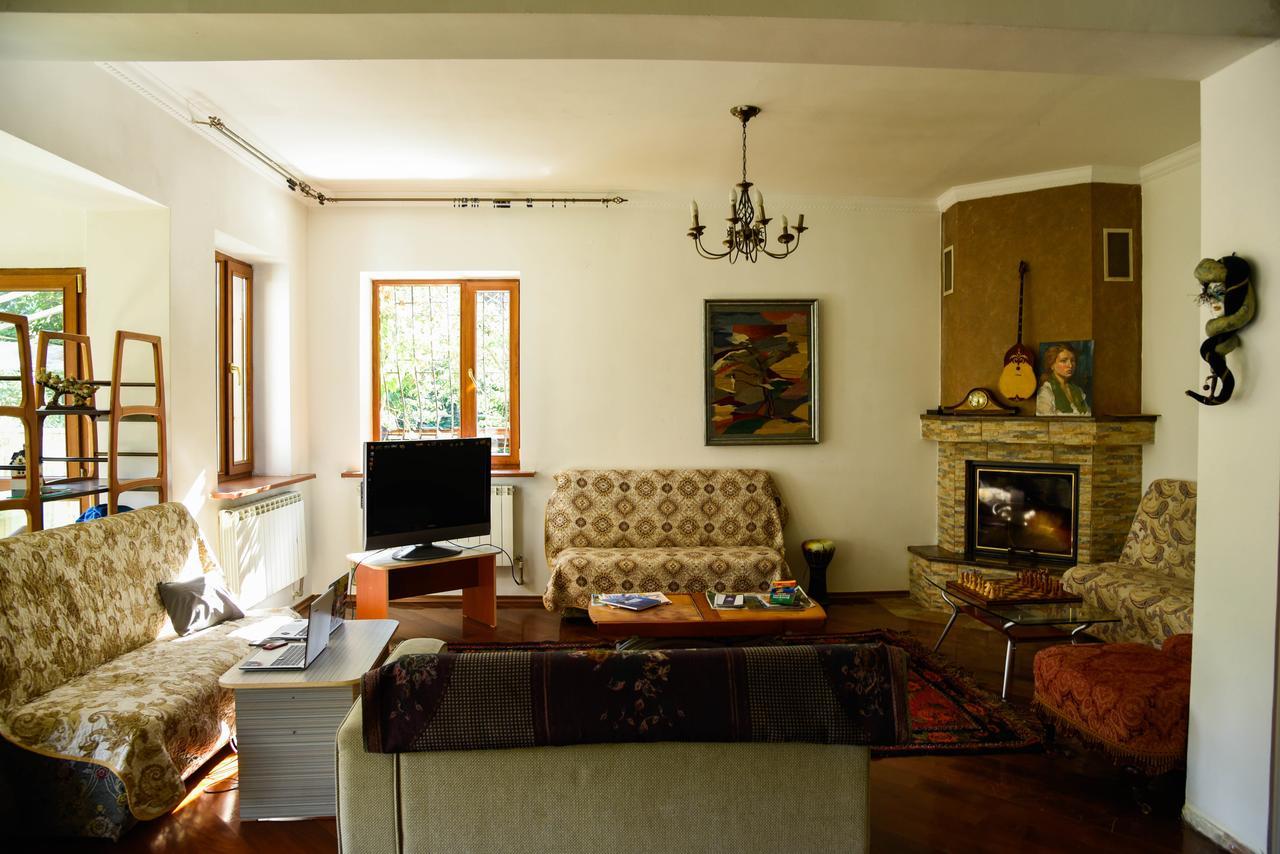 "European" Backpackers Hostel In Almaty Luaran gambar