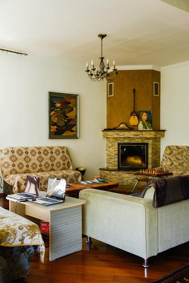 "European" Backpackers Hostel In Almaty Luaran gambar
