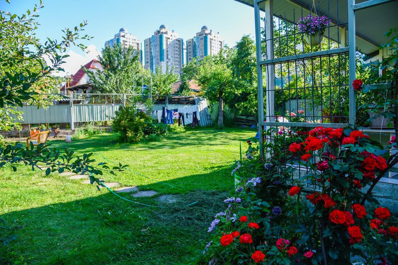 "European" Backpackers Hostel In Almaty Luaran gambar