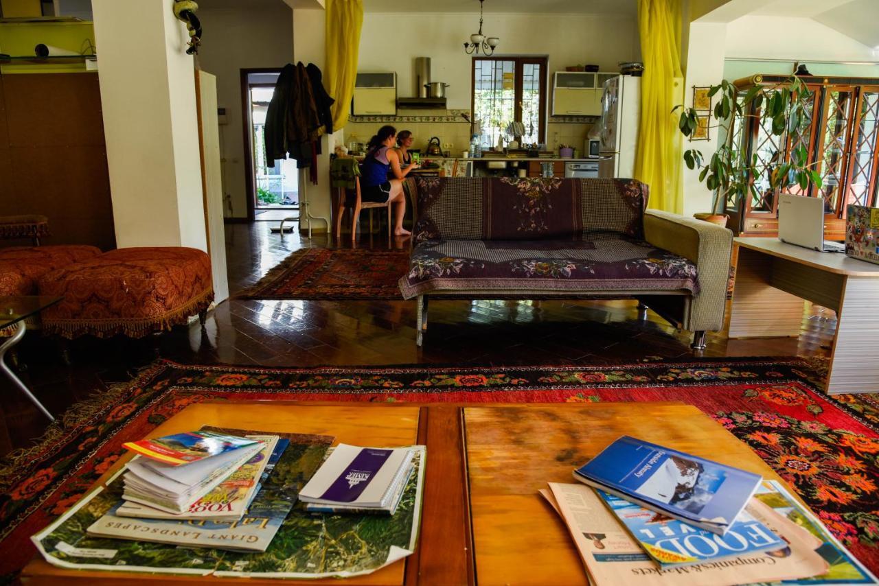 "European" Backpackers Hostel In Almaty Luaran gambar