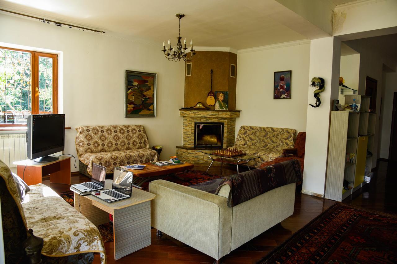 "European" Backpackers Hostel In Almaty Luaran gambar