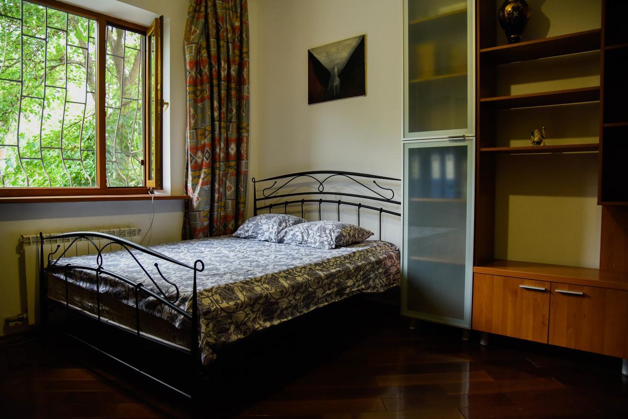 "European" Backpackers Hostel In Almaty Luaran gambar