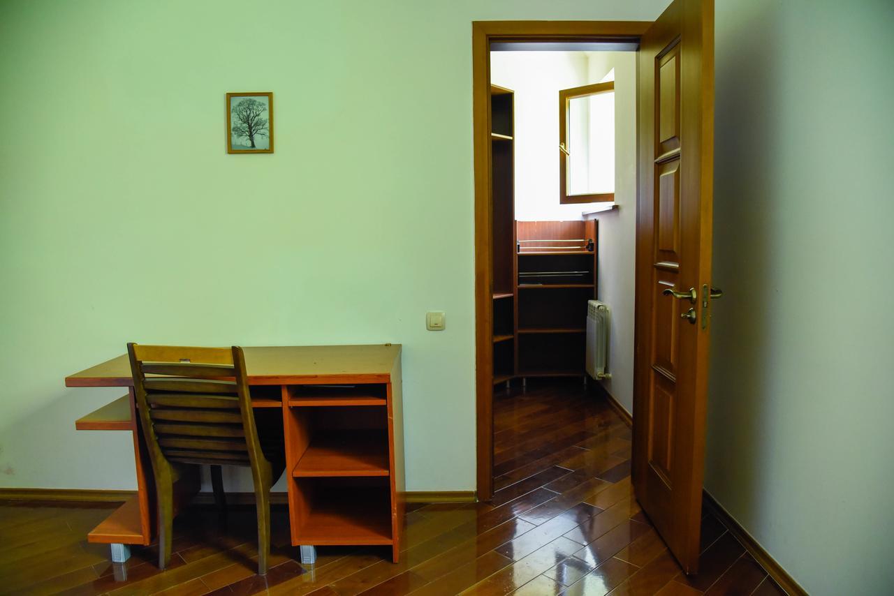 "European" Backpackers Hostel In Almaty Luaran gambar
