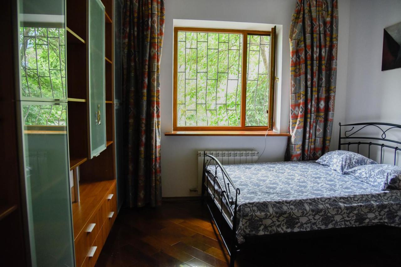 "European" Backpackers Hostel In Almaty Luaran gambar
