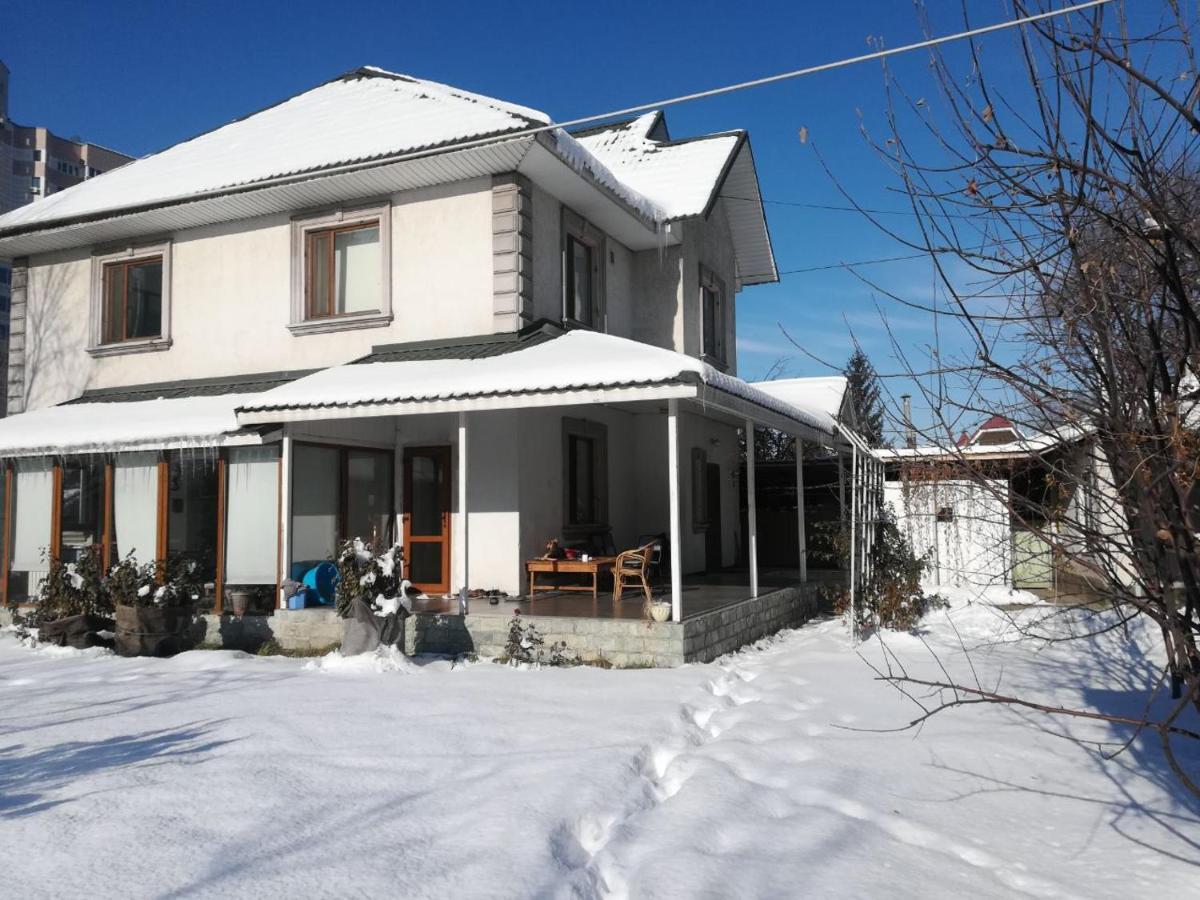 "European" Backpackers Hostel In Almaty Luaran gambar